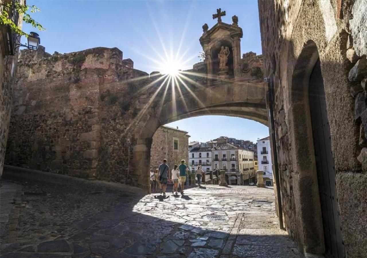 Apartamento Turistico Muralla De Caces エクステリア 写真