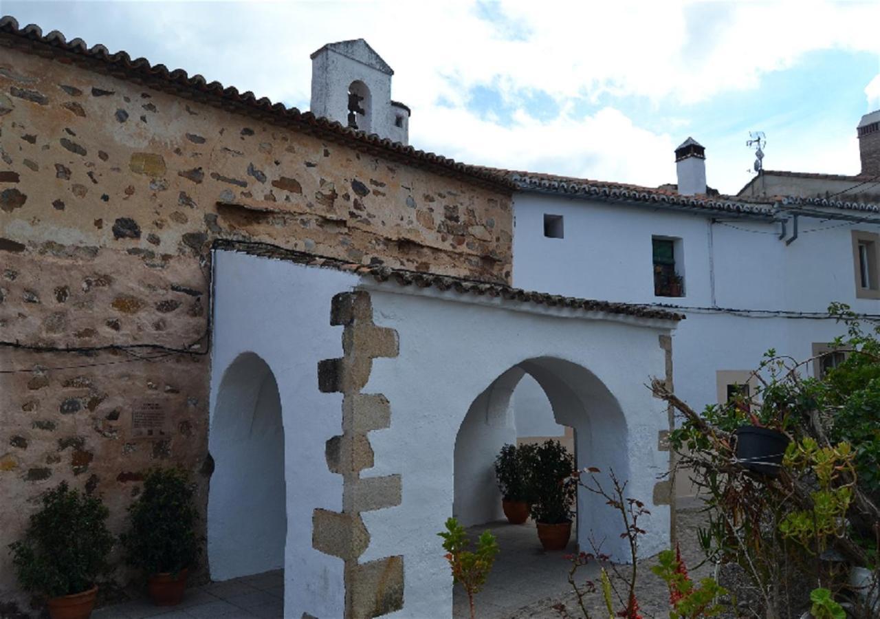 Apartamento Turistico Muralla De Caces エクステリア 写真